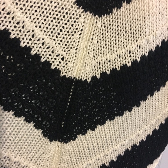 RD Style Black and White Knit sweater - Picture 7 of 8